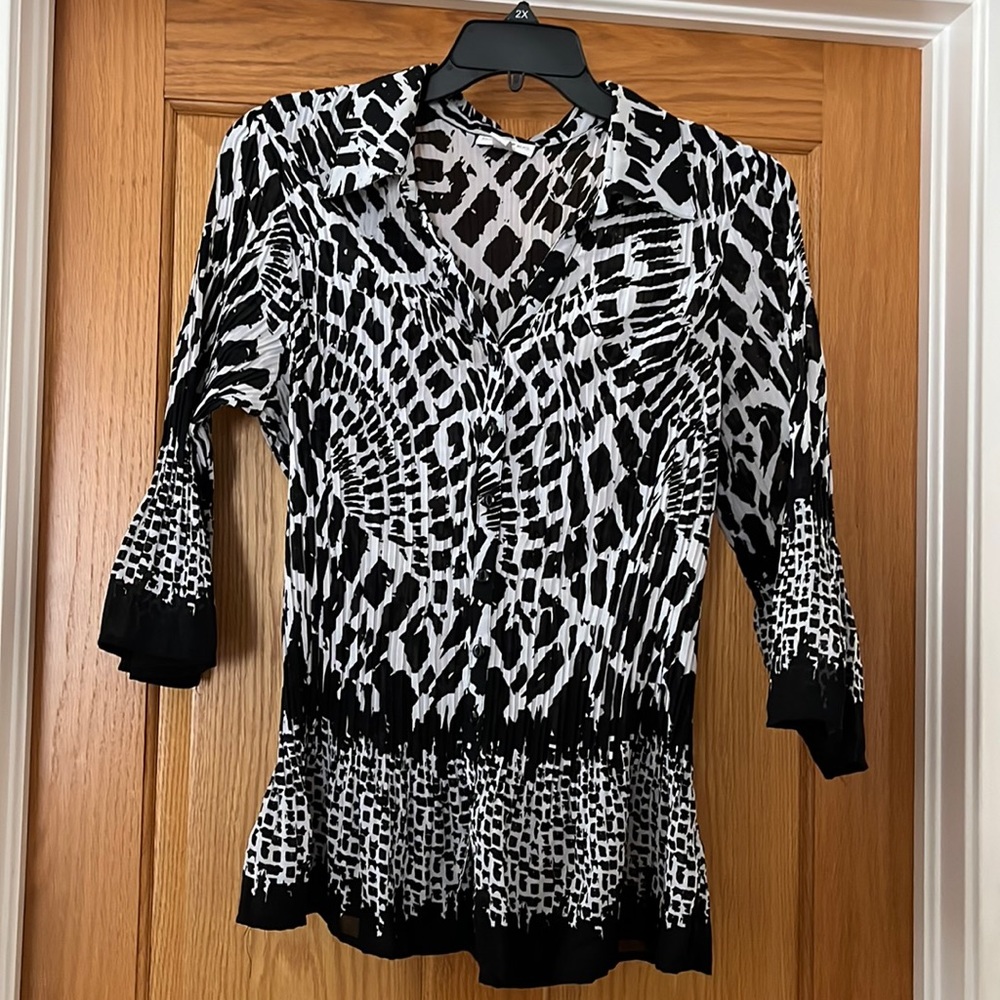 Like new 3/4 sleeve blouse
